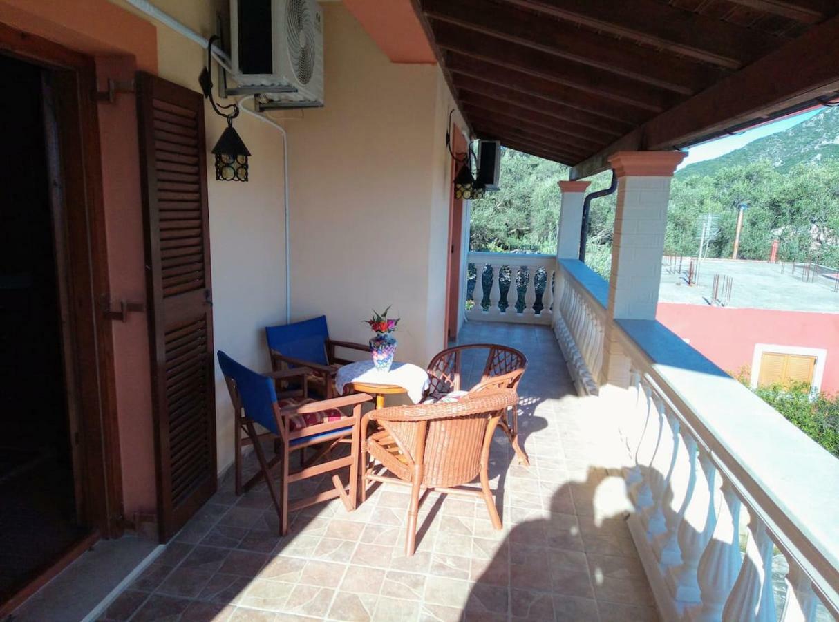 Villa Silvia Ágios Matthaíos Dış mekan fotoğraf