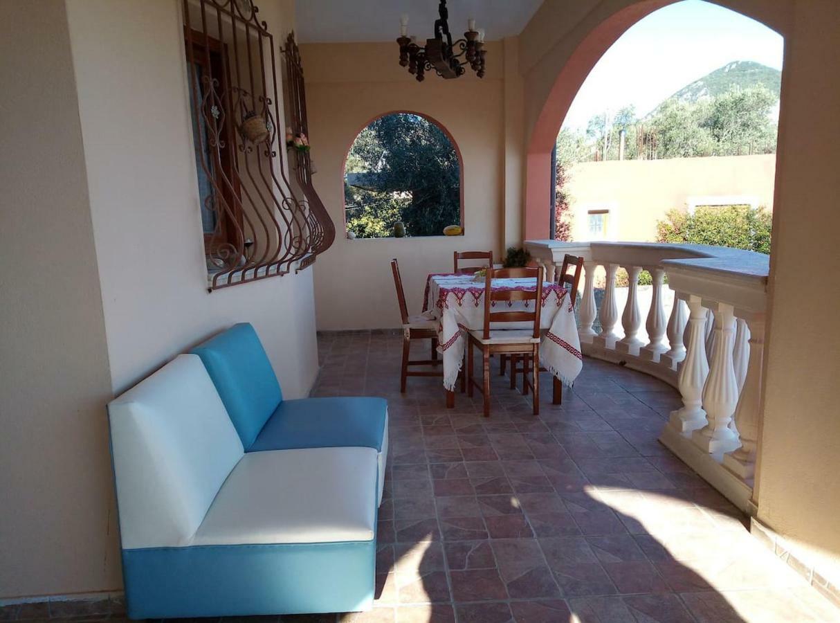 Villa Silvia Ágios Matthaíos Dış mekan fotoğraf