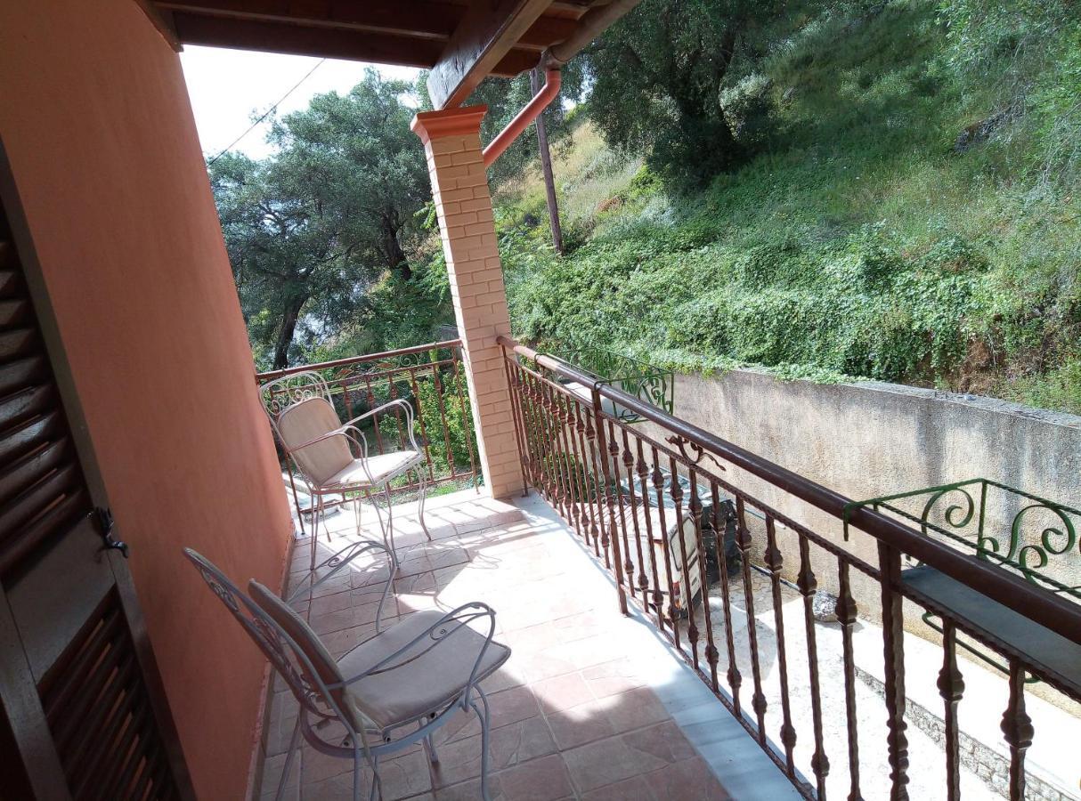Villa Silvia Ágios Matthaíos Dış mekan fotoğraf